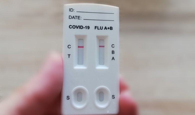 Раздават 1000 комбинирани теста за Covid и грип в бургаските училища