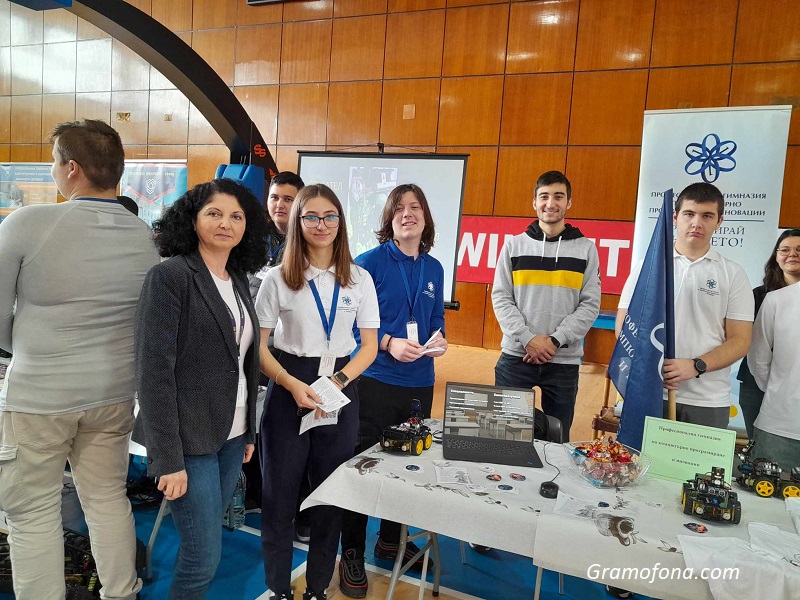 Нова специалност ще привлича ученици в компютърната гимназия в Бургас