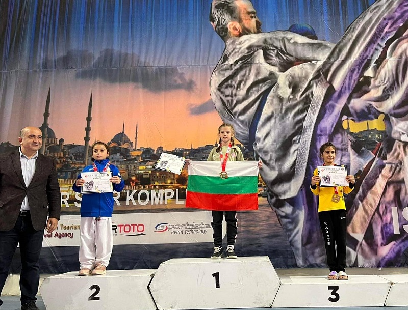 6 медала за бургаските каратеки на клуб „Цанев“ от турнир в Истанбул