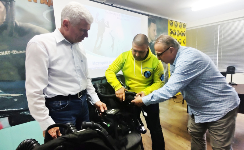 Показаха на бургаските водолази иновативни системи за гмуркане