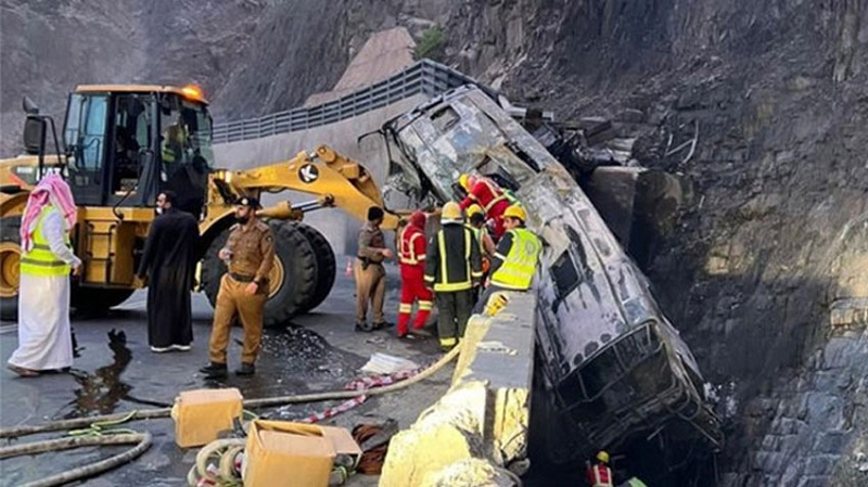 Автобус катастрофира в Саудитска Арабия, жертвите са поне 20
