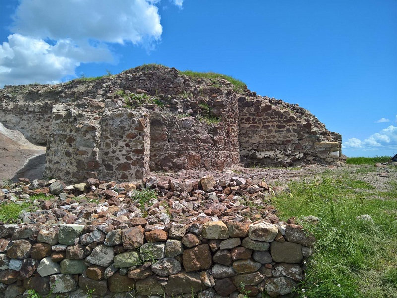 Къде е държавата: Една от най-големите крепости в Бургаско се разпада