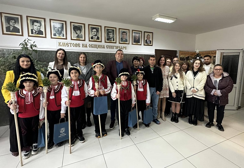 Коледари донесоха празнично настроение в Община Сунгурларе