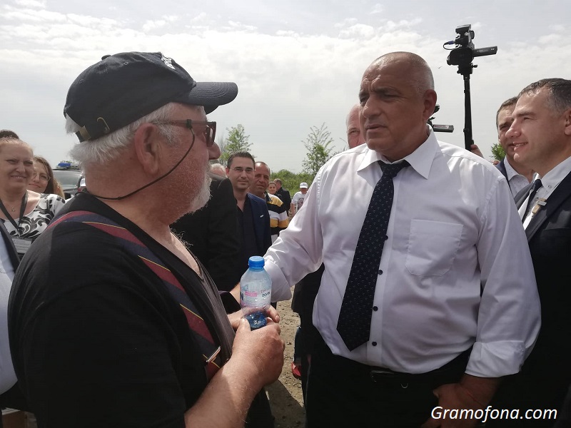 Борисов чака да свършат изборите, за да отиде за риба