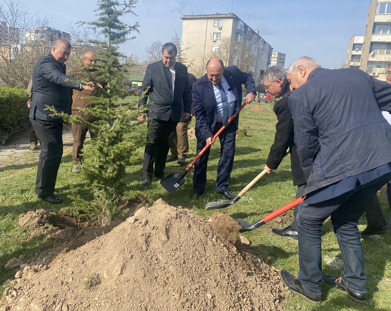ЮИДП - Сливен и Технически университет - София залесиха дръвчета за Седмица на гората 2022 г.