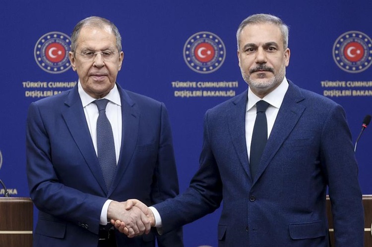 Турски и руски дипломати обсъдиха мирните преговори между Украйна и Русия