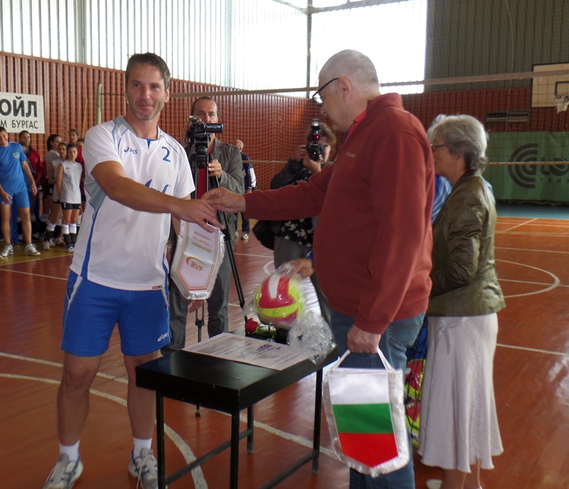 Кандидатът за депутат Петър Кънев готов да помага на бургаския волейбол