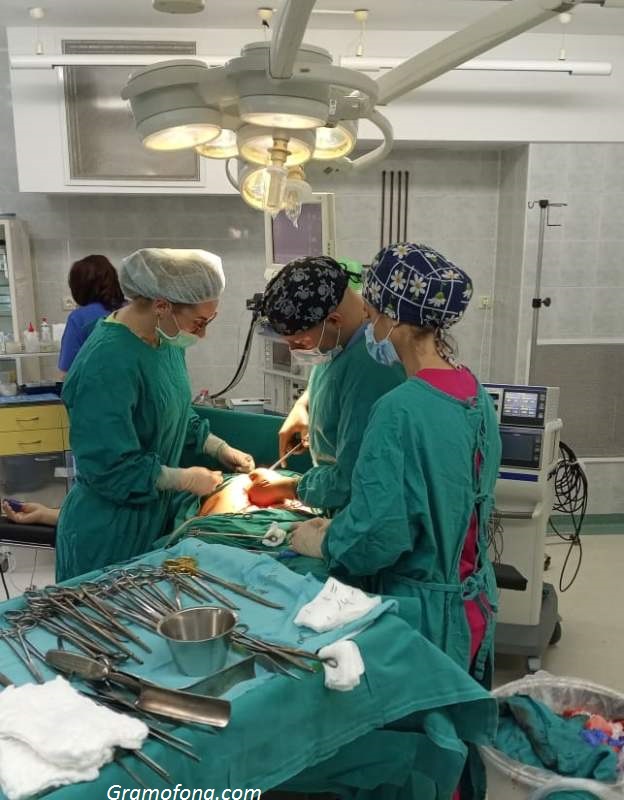 Уникална операция в Бургас: Спасиха жена с рак на яйчниците, изгубила 2,5 литра кръв