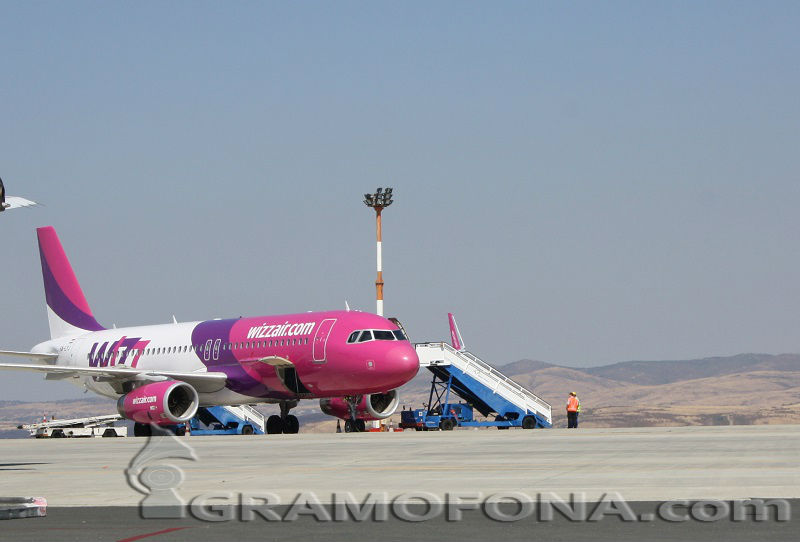 Не позволиха на Wizz Аir да възстанови полетите си от Варна