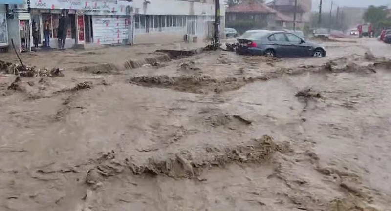 Бедствено положение в Карлово заради невиждан порой