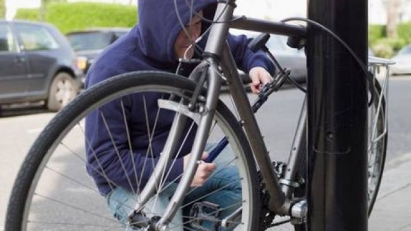 Бургазлия спипа крадец, отмъкващ велосипед от блок в „Изгрев“