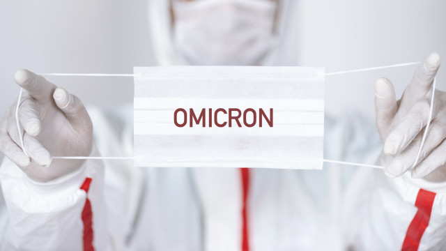 Здравните власти обсъждат дали да има нови мерки заради Омикрон