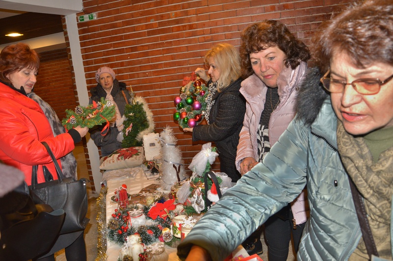 Коледни благотворителни инициативи се провеждат в Созопол и Черноморец