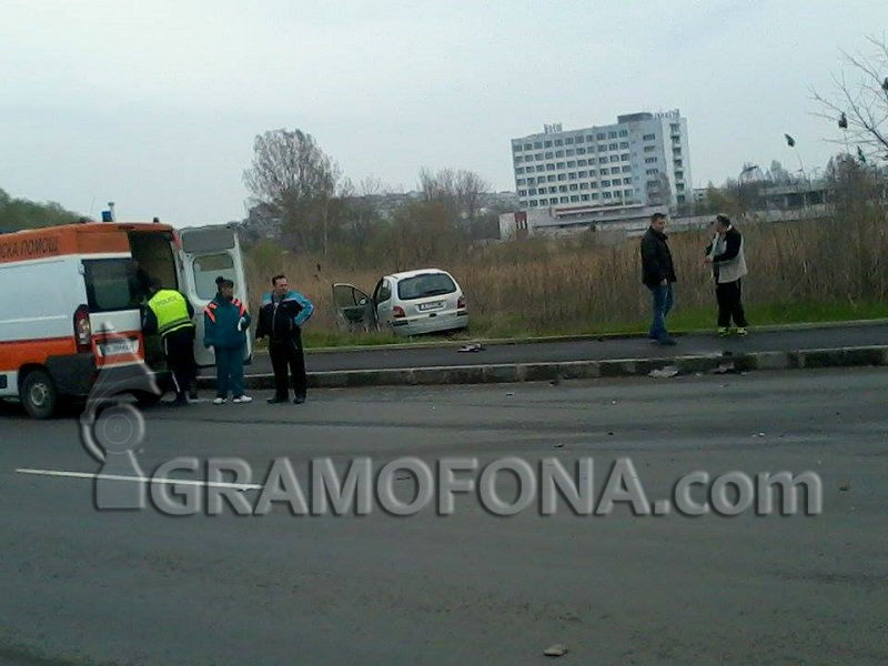 Удар отзад прати кола в нивата