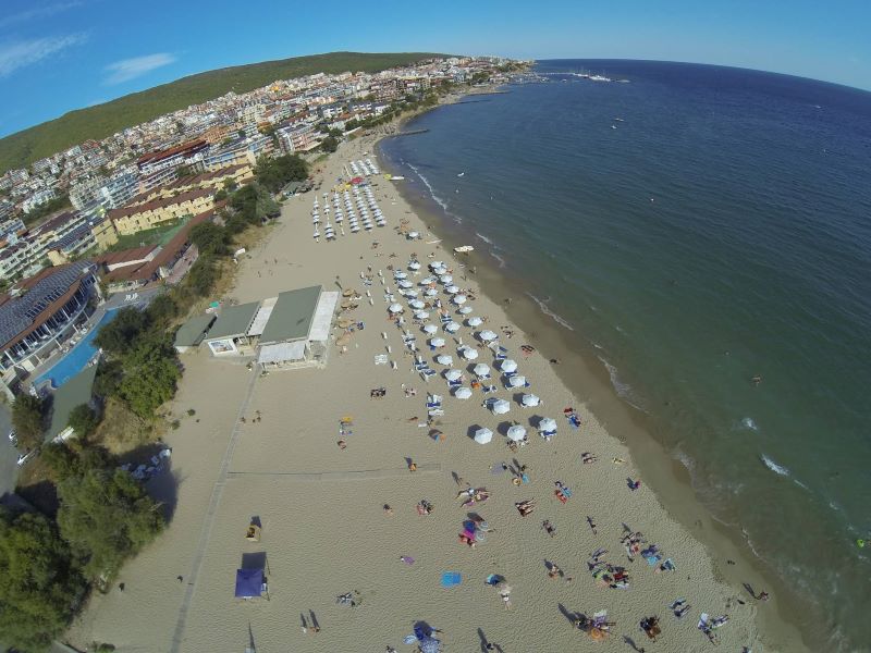 Братя Диневи стават наематели на централния плаж в Свети Влас