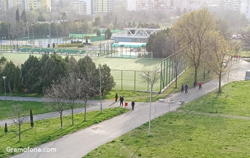 Общинска полиция прекрати футболна игра на тийнейджъри в Бургас