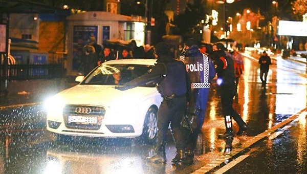 Масов разстрел в нощен клуб в Истанбул
