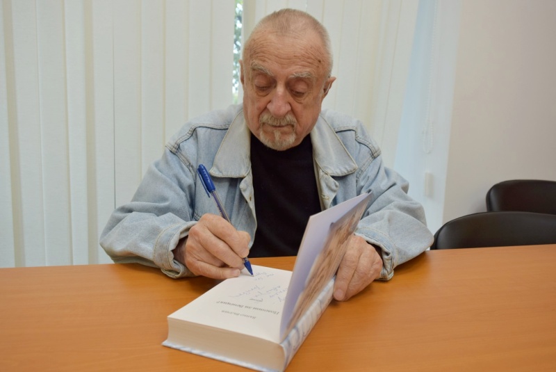 Ваньо Вълчев представя новата си книга в Библиотеката
