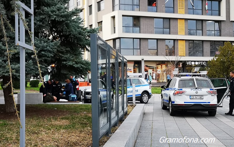 Полиция и линейка в центъра на Бургас заради пиян бургазлия