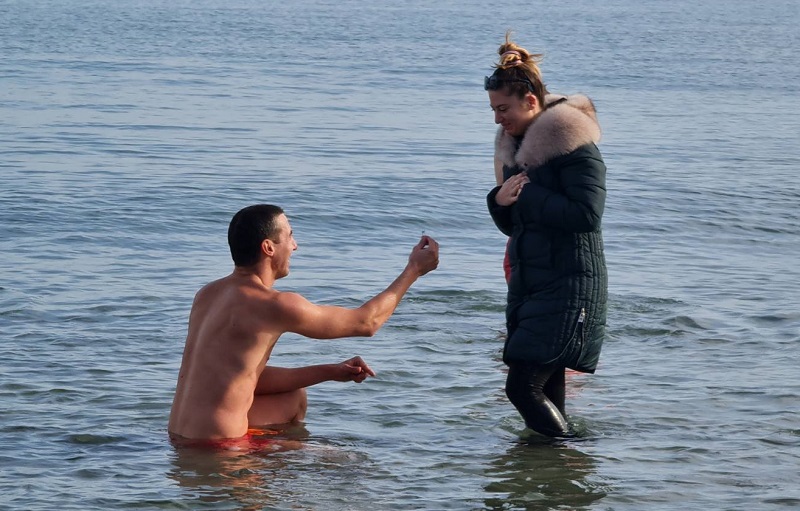 Спасяването на кръста в Созопол приключи с предложение за брак