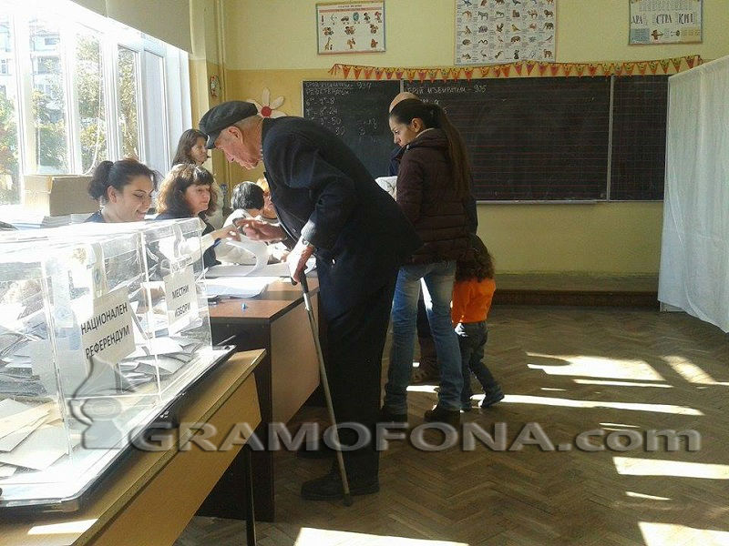 Бургазлии гласуват активно