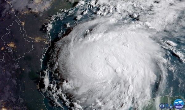 Ураганът Дориан набира сила над водите на Атлантическия океан