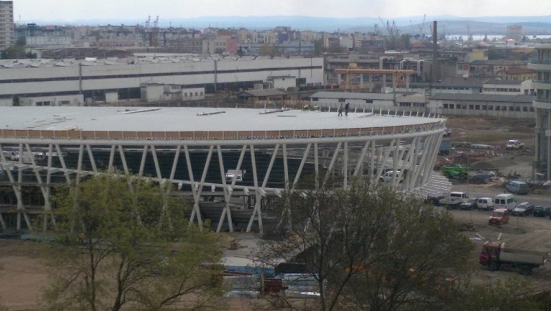 Строежът на олимпийския басейн в Бургас напредва
