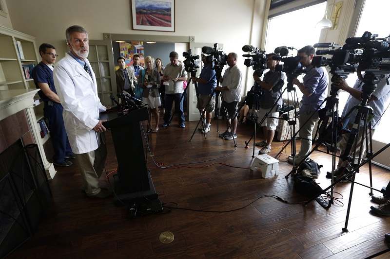 Изписват US лекаря, заразен с ебола. Здрав е