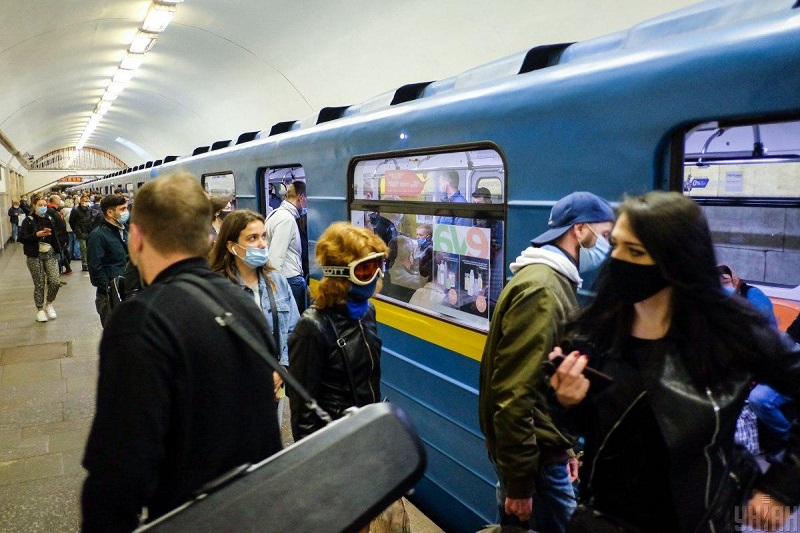 Метрото в Киев става бомбоубежище, въведоха и комендатски час