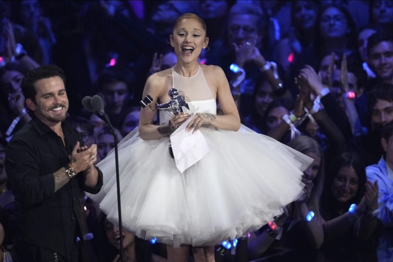 Ариана Гранде и Лейди Гага доминираха на видео музикалните награди на MTV
