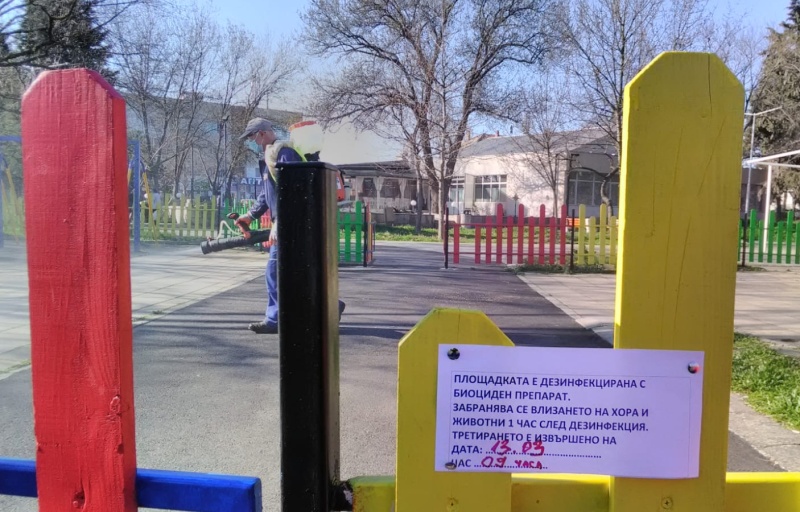 Дезинфектират всички детски площадки и автобусни спирки в Бургас