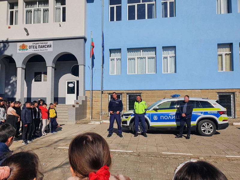 Ученици от с. Люляково се запознаха с пътната безопасност и вредата от вейпове