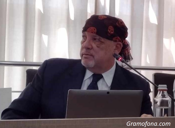 Общински съветник - като пират на последната сесия на бургаския парламент