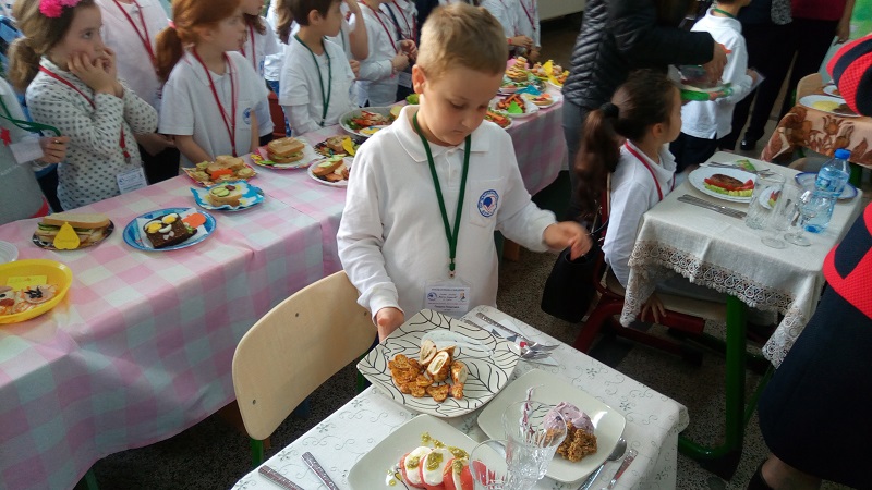 Първокласници готвят здравословно и вкусно