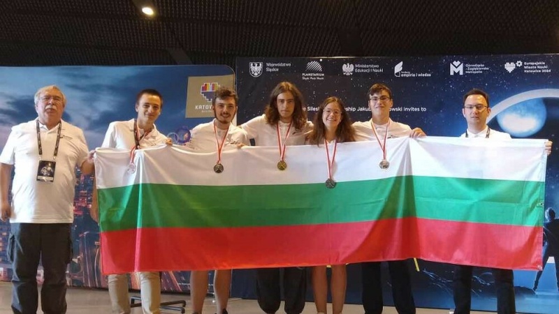 Бургаски ученик е медалист от Международната олимпиада по астрономия и астрофизика