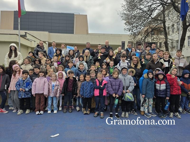 Ученици от няколко гимназии показаха отлични спортни качества на турнири в СУ “Иван Вазов”