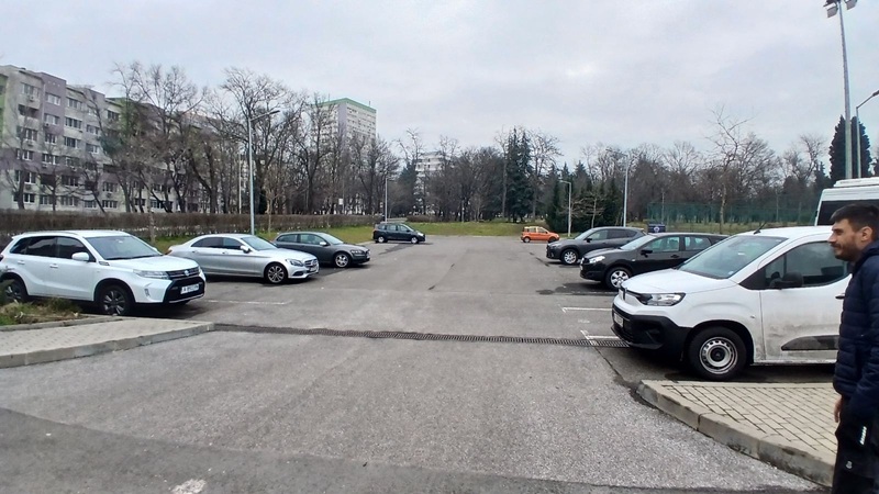 Временно затварят част от паркинга на ПАРК АРЕНА ОЗК