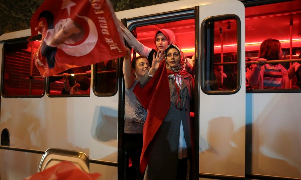 Разочарование и преосмисляне – реакции от Европа след референдума в Турция