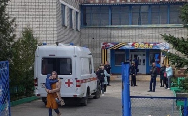 Застреляха две деца и служителка в детска градина в Русия