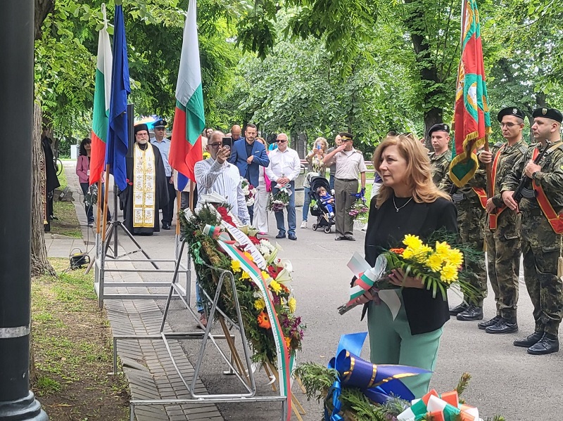 Почетоха паметта на Ботев в Бургас