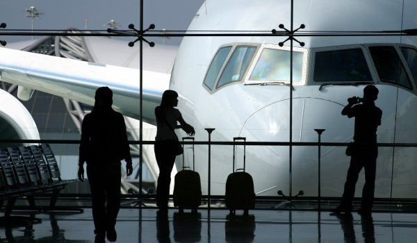 Повече от 3 часа туристи висели на лондонско летище, полетът им за Бургас закъснял