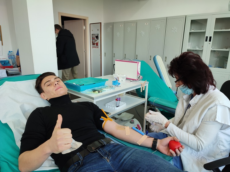 Ученици от Несебър популяризират кръводаряването с личен пример (ВИДЕО)
