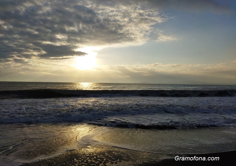 Слънце и облаци се редуват днес, в неделя до 25 градуса