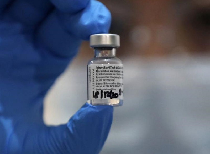 Pfizer и Biontech тестват трета доза от ваксината си срещу новите щамове