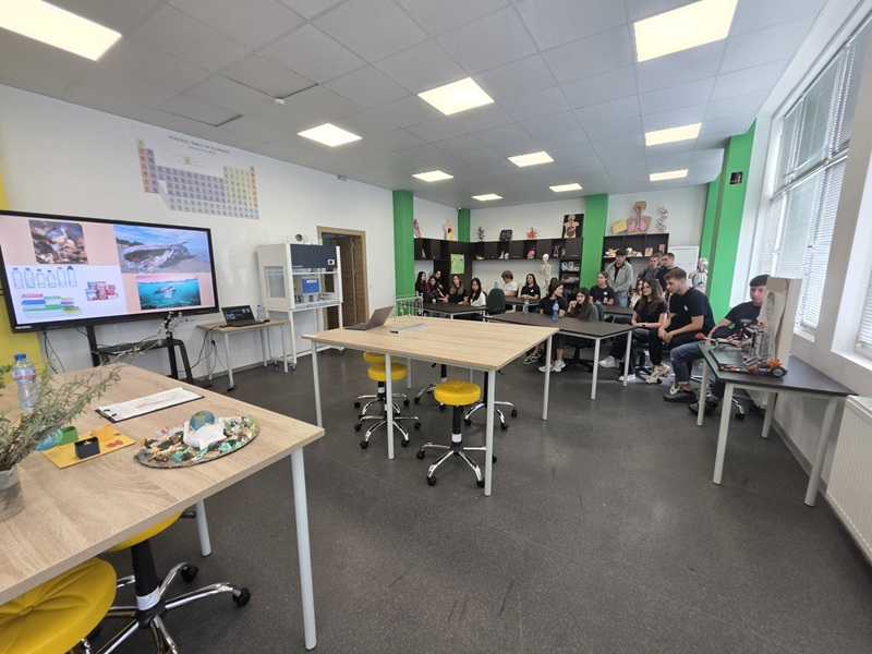 Открит урок в новия СТЕМ център в АЕГ „Гео Милев“ в Бургас