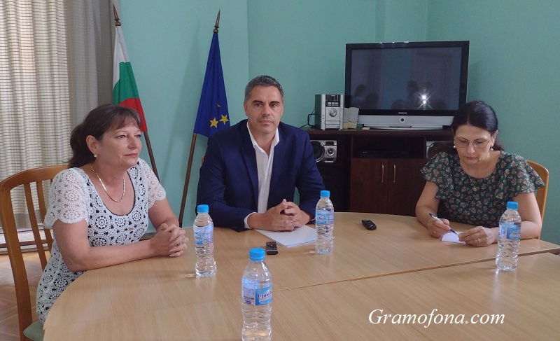 Областният управител настоява част от Министерството на туризма да се премести в Бургас