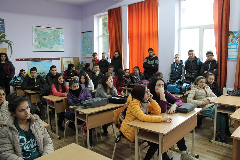 Ученици от Царево на лекция за превенция на наркоманията
