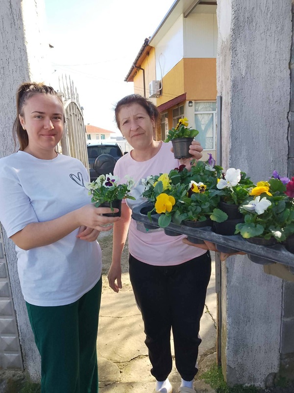 Ето как кметът на Руен изненада жените във всички населени места на общината