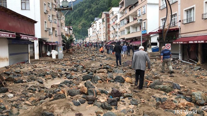 Жертви и изчезнали след наводнения на турското черноморие