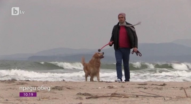 Бургазлия рискува живота си в леденото море, за да спаси кучето си